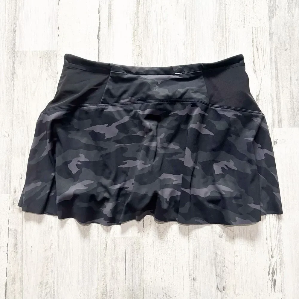 Athleta Match Point Skort Sz L in Black Camo